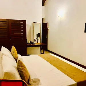 Salty Seahorse Mount Lavinia Hotel Watumulla