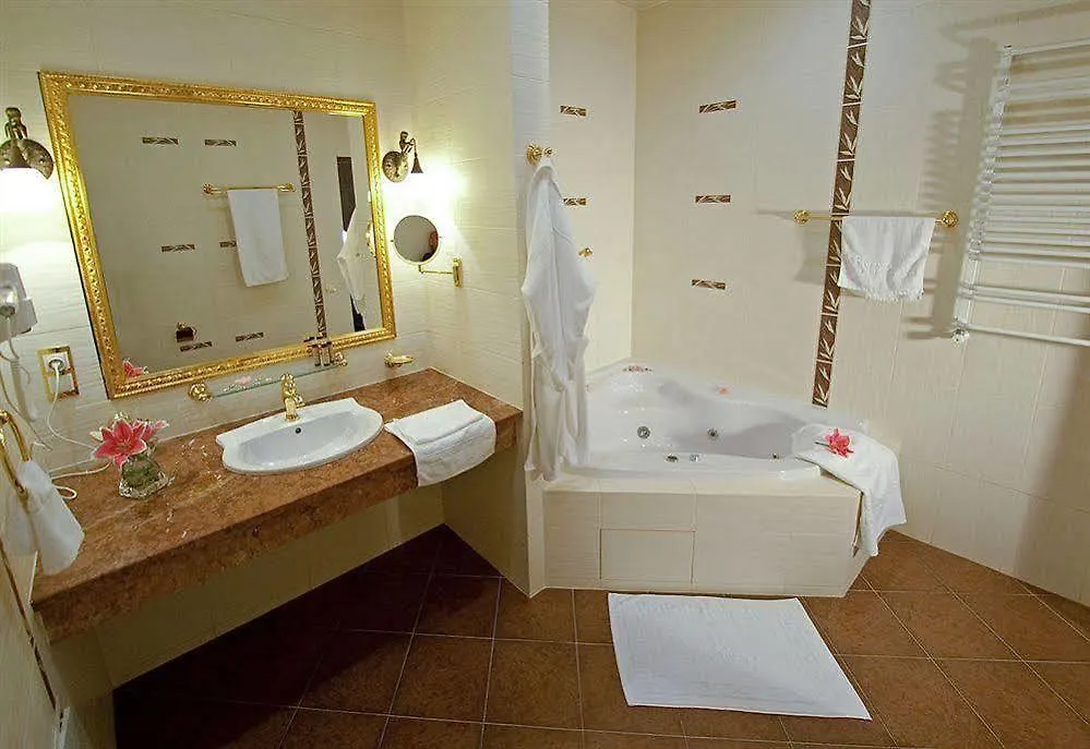 Deluxe Hotel Kupava Lviv 5*,